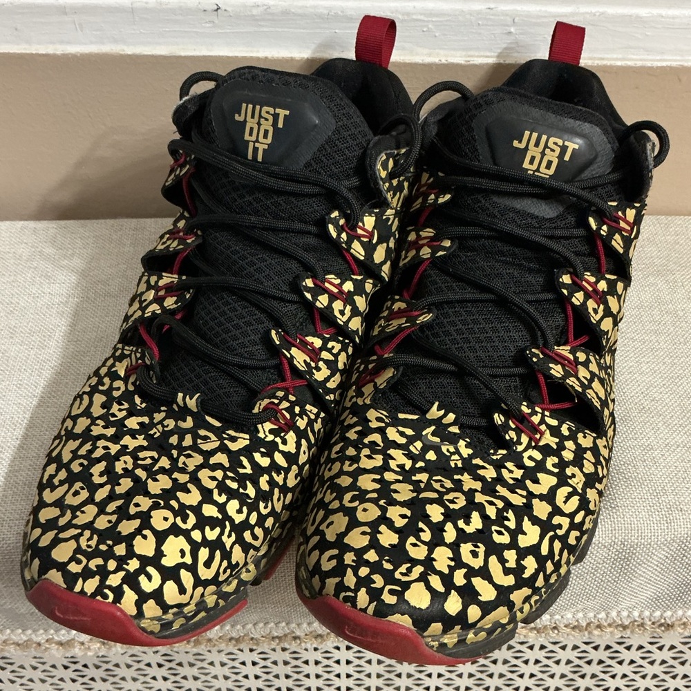 Nike Just Do It Men's Black and Gold Sneakers